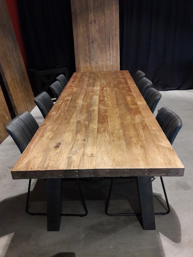 Nieuwe teakhouten tafelconcept