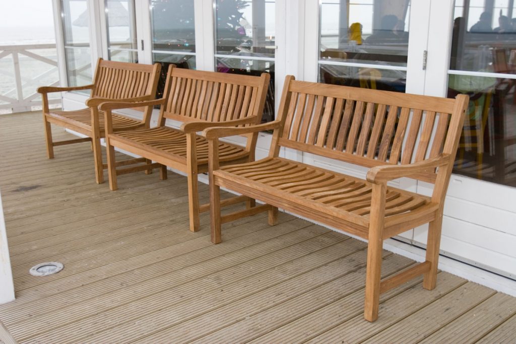 Teak tuinmeubelen ook in de winter in onze showroom