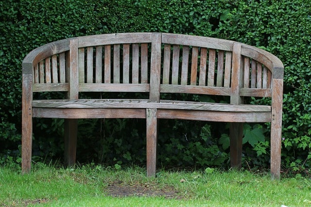 Teak tuinmeubelen schoonmaken