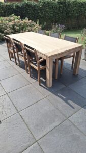 Teak Tuinset Serini 6 stapelbare tuinstoel zwart Teak Tuintafel Bandung 240×100