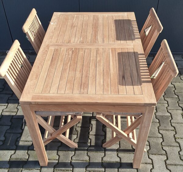 Teakhouten tuintafel schoonmaken